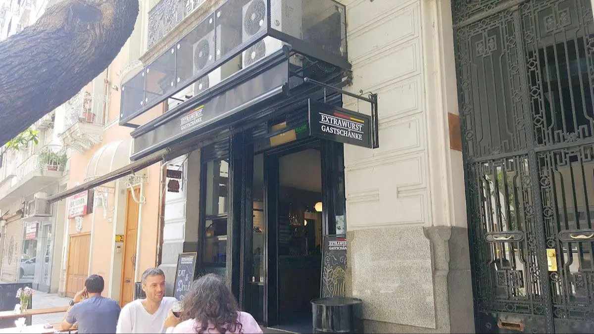 Platos gigantes: el bodegón de Buenos Aires con comida alemana que es un éxito