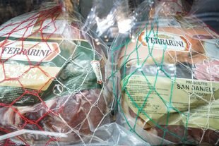 El paraíso de los quesos con más de 30 variedades, como el Camembert Fourré con mascarpone, miel y nueces: “Ideal con una copita de vino”