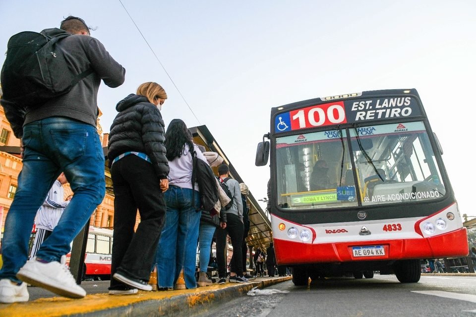 Qué servicios aumentan en agosto