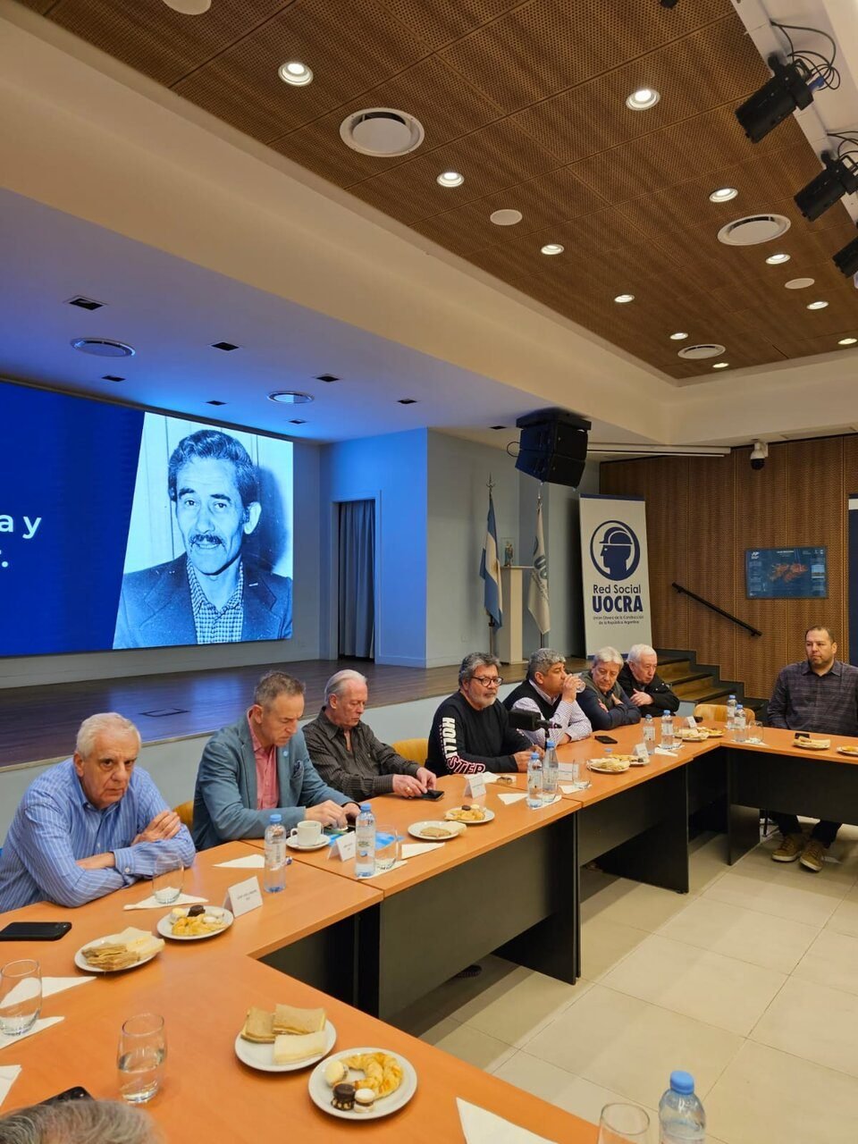 La CGT se moviliza al Congreso en respaldo a Massa