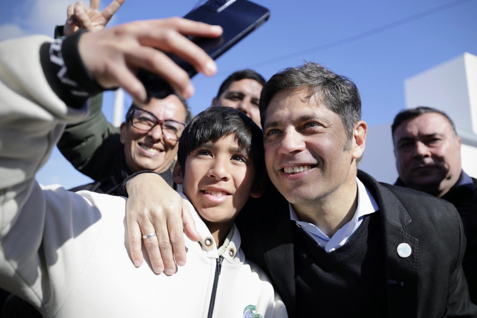 Kicillof y Magario entregaron 110 viviendas en Berazategui: “Un acto de dignidad para nuestro pueblo”