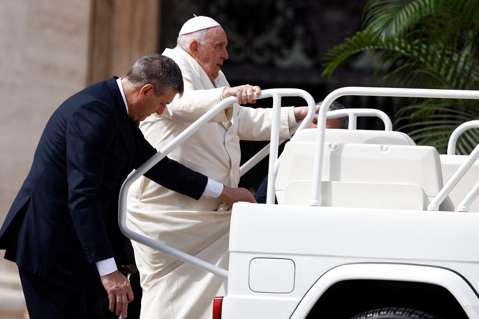 Las fotos de la primera aparición pública del Papa después de su internación: presidió el Domingo de Ramos y saludó a miles de fieles