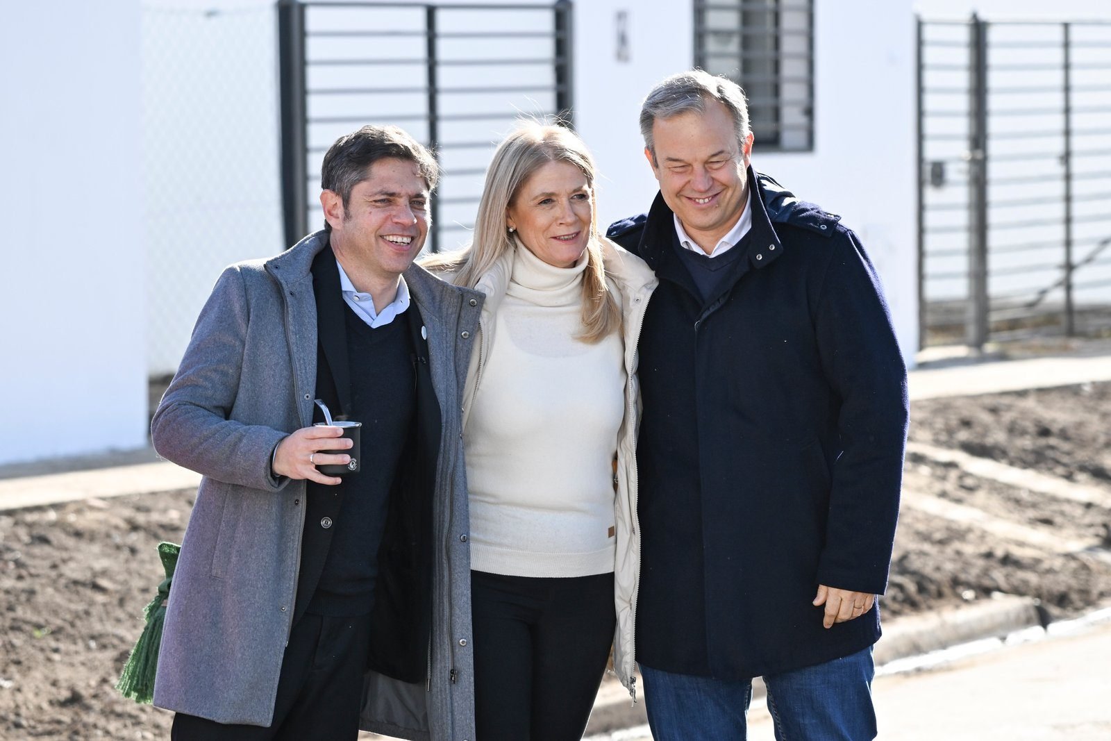 Kicillof y Magario entregaron 110 viviendas en Berazategui: “Un acto de dignidad para nuestro pueblo”