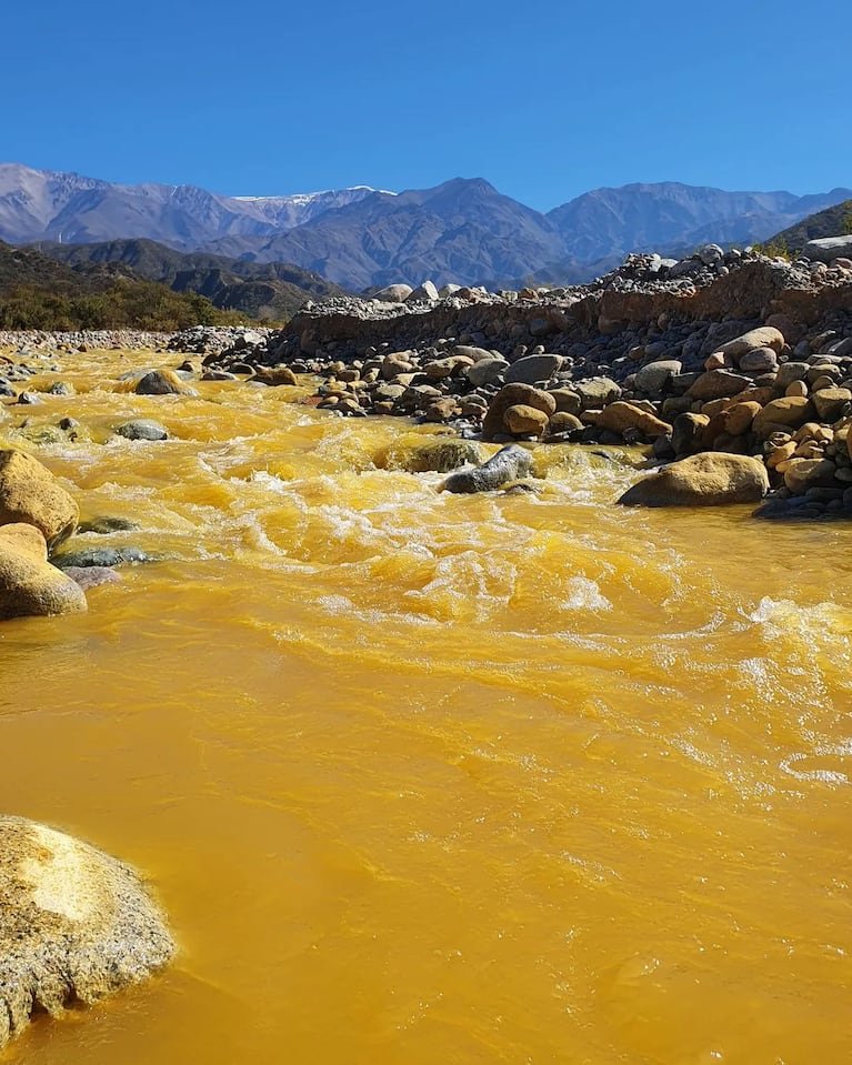 Este río de aguas amarillas es uno de los paisajes más sorprendentes y menos conocidos de la Argentina
