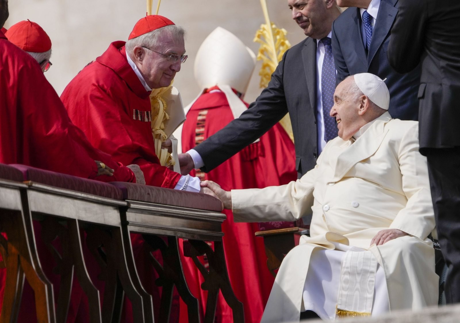 Las fotos de la primera aparición pública del Papa después de su internación: presidió el Domingo de Ramos y saludó a miles de fieles