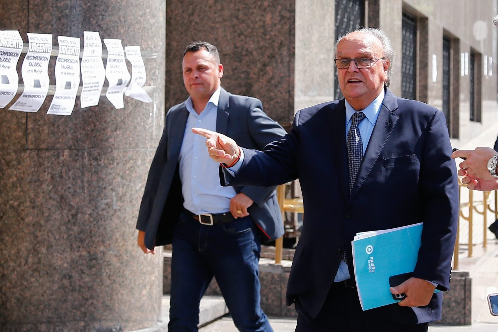 El Gobierno advirtió que liberará la importación de neumáticos si mañana no se llega a un acuerdo con los sindicatos