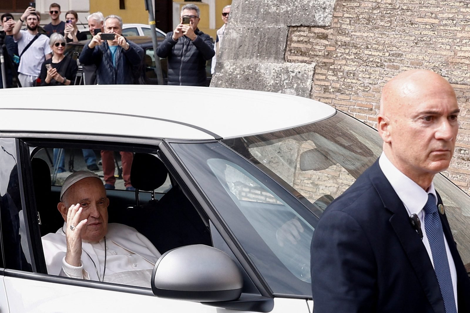 Las fotos de la primera aparición pública del Papa después de su internación: presidió el Domingo de Ramos y saludó a miles de fieles