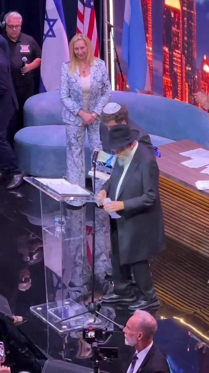 En Miami, Javier Milei recibió el premio de “embajador internacional de la luz”