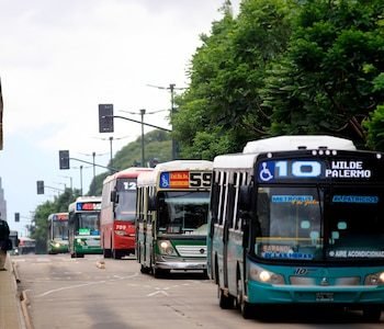 El Gobierno busca desactivar el paro de colectivos que anunció la UTA para el viernes 28
