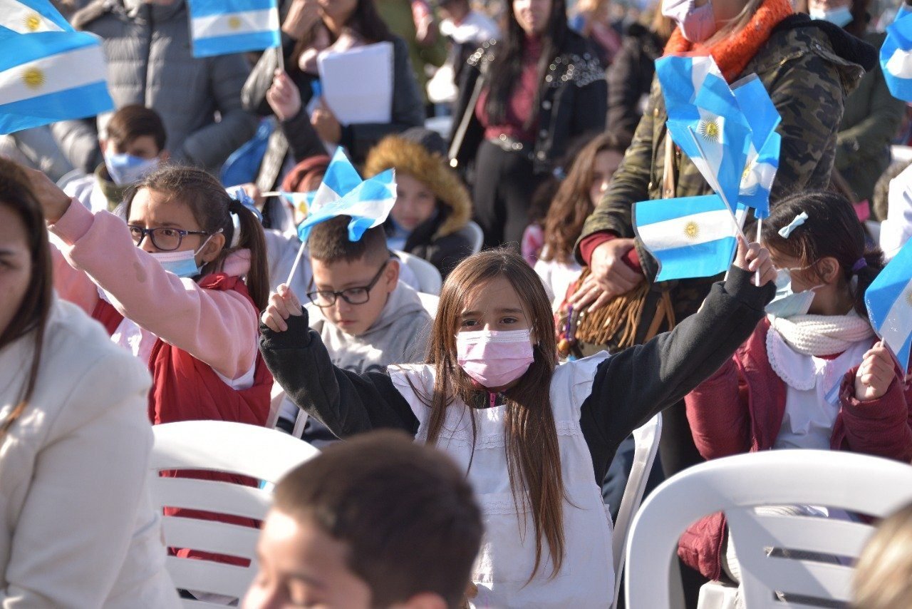 Ituzaingó: Estudiantes y oficiales de ejercito participaron de la promesa y la jura a la bandera