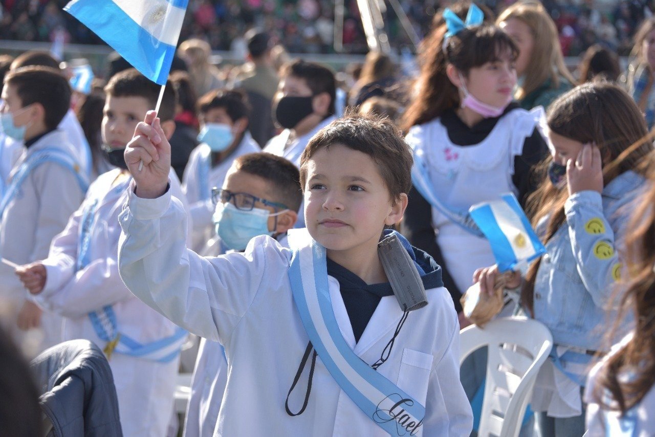 Ituzaingó: Estudiantes y oficiales de ejercito participaron de la promesa y la jura a la bandera