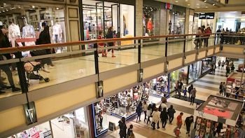 Fuerte freno del consumo en abril: qué pasó tras la salida del cepo y cuáles fueron los sectores más golpeados
