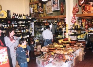 El paraíso de los quesos con más de 30 variedades, como el Camembert Fourré con mascarpone, miel y nueces: “Ideal con una copita de vino”