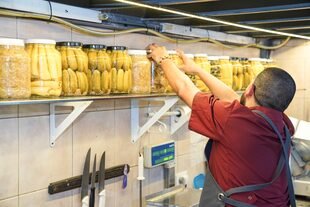 El paraíso de los quesos con más de 30 variedades, como el Camembert Fourré con mascarpone, miel y nueces: “Ideal con una copita de vino”