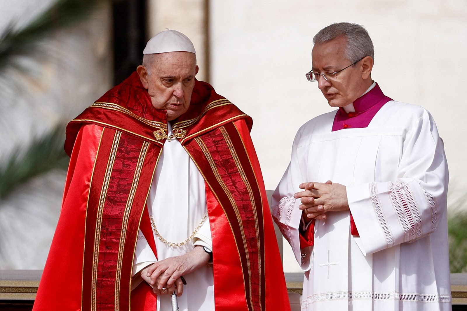 Las fotos de la primera aparición pública del Papa después de su internación: presidió el Domingo de Ramos y saludó a miles de fieles