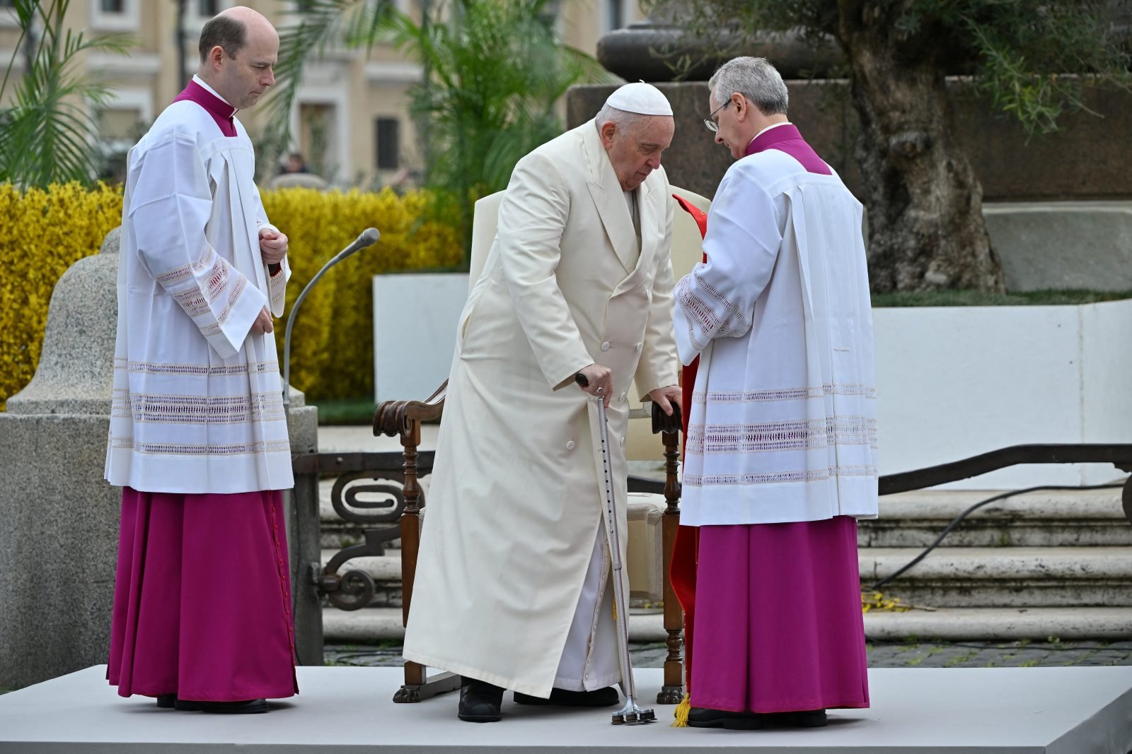 Las fotos de la primera aparición pública del Papa después de su internación: presidió el Domingo de Ramos y saludó a miles de fieles