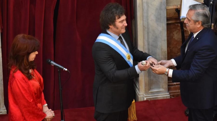 Fotogalería de la asunción de Milei: los invitados, las risas con Cristina Kirchner, la calle y el paseo con Karina