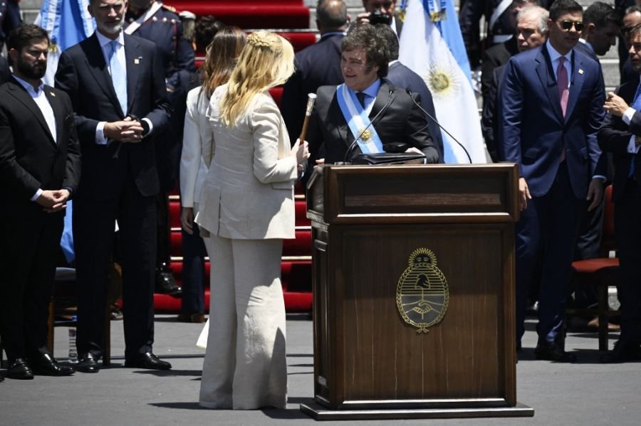 Fotogalería de la asunción de Milei: los invitados, las risas con Cristina Kirchner, la calle y el paseo con Karina