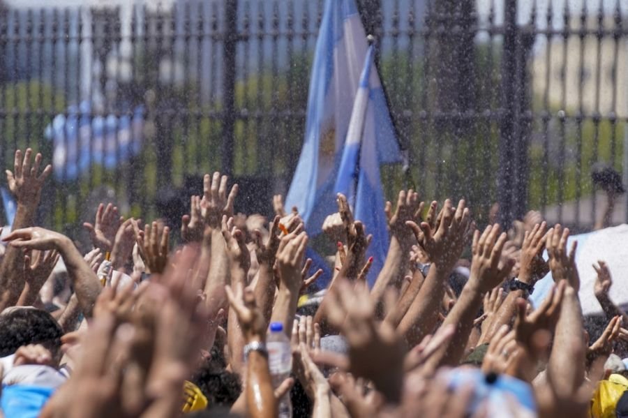 Fotogalería de la asunción de Milei: los invitados, las risas con Cristina Kirchner, la calle y el paseo con Karina