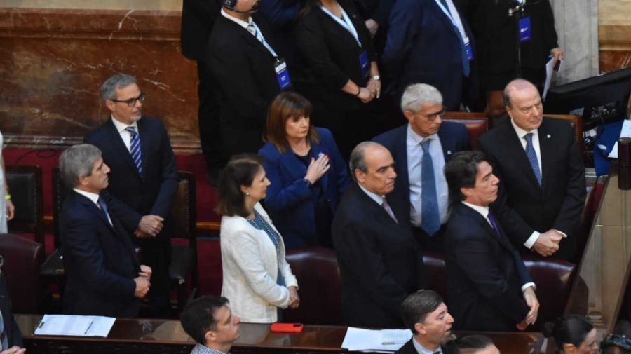 Fotogalería de la asunción de Milei: los invitados, las risas con Cristina Kirchner, la calle y el paseo con Karina