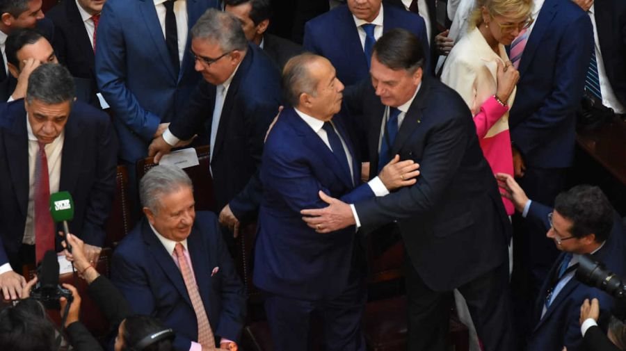 Fotogalería de la asunción de Milei: los invitados, las risas con Cristina Kirchner, la calle y el paseo con Karina