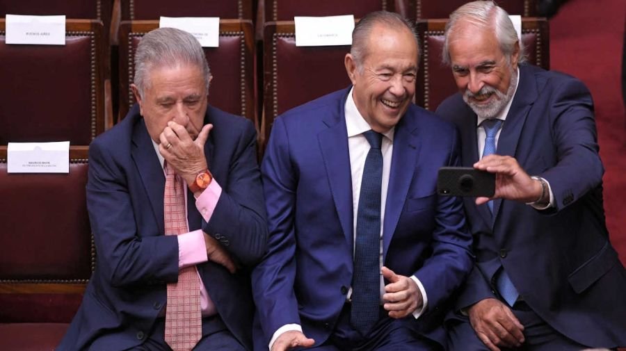 Fotogalería de la asunción de Milei: los invitados, las risas con Cristina Kirchner, la calle y el paseo con Karina