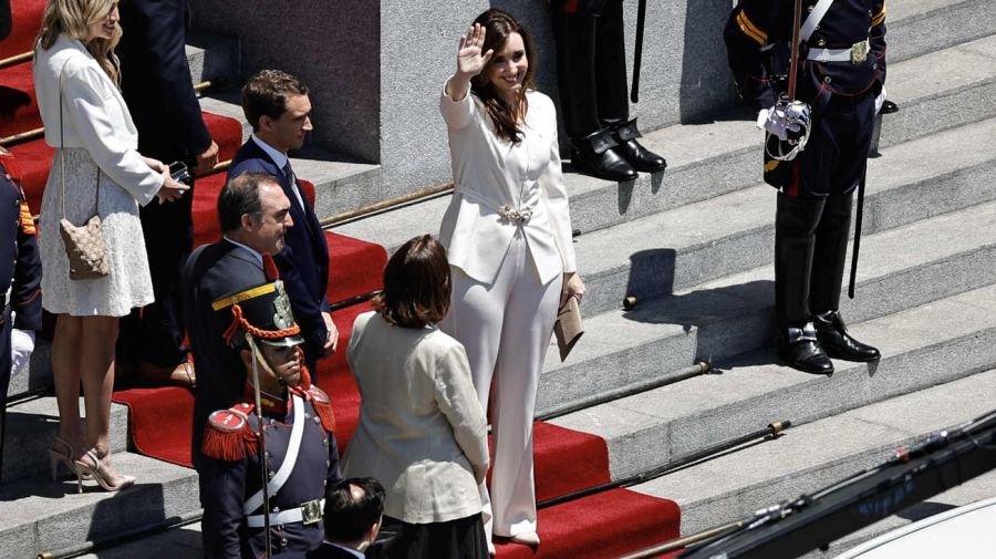 Fotogalería de la asunción de Milei: los invitados, las risas con Cristina Kirchner, la calle y el paseo con Karina