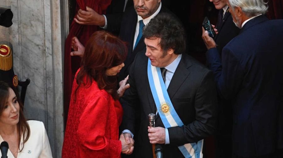 Fotogalería de la asunción de Milei: los invitados, las risas con Cristina Kirchner, la calle y el paseo con Karina