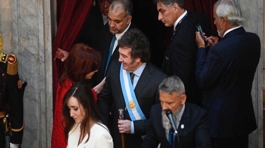 Fotogalería de la asunción de Milei: los invitados, las risas con Cristina Kirchner, la calle y el paseo con Karina