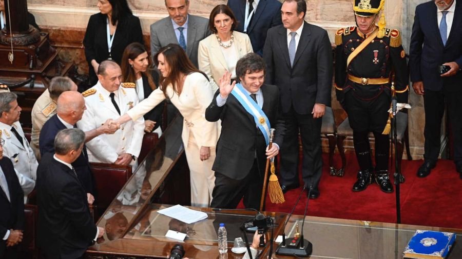 Fotogalería de la asunción de Milei: los invitados, las risas con Cristina Kirchner, la calle y el paseo con Karina
