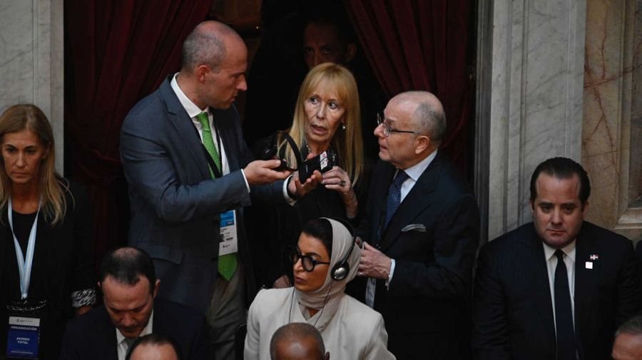Fotogalería de la asunción de Milei: los invitados, las risas con Cristina Kirchner, la calle y el paseo con Karina