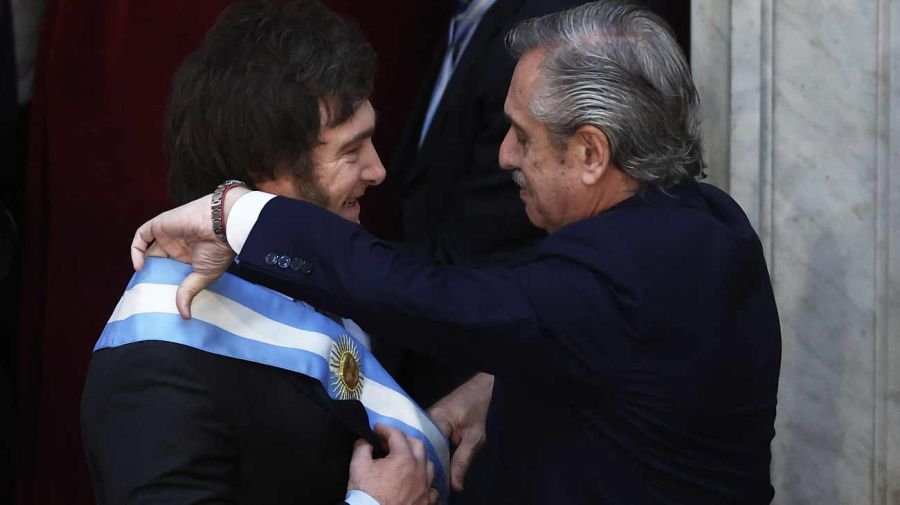 Fotogalería de la asunción de Milei: los invitados, las risas con Cristina Kirchner, la calle y el paseo con Karina