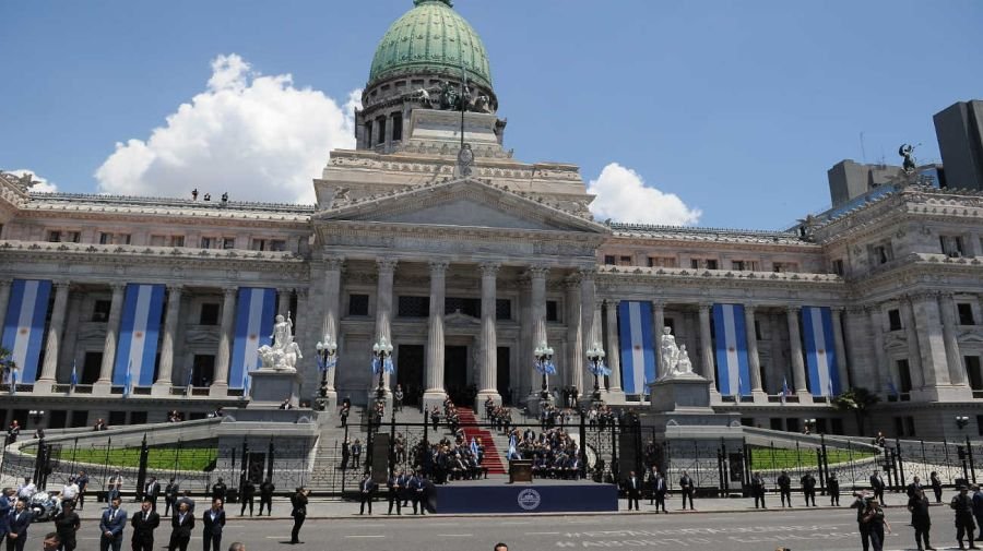 Fotogalería de la asunción de Milei: los invitados, las risas con Cristina Kirchner, la calle y el paseo con Karina
