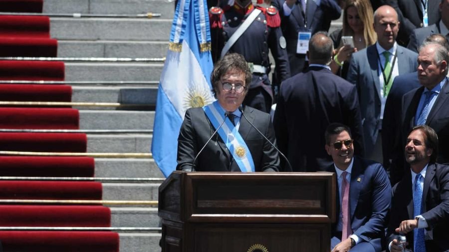 Fotogalería de la asunción de Milei: los invitados, las risas con Cristina Kirchner, la calle y el paseo con Karina