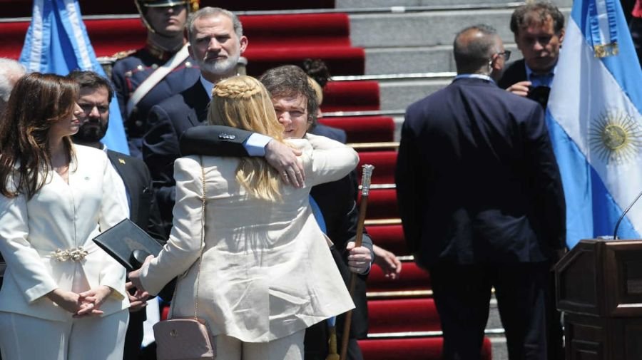 Fotogalería de la asunción de Milei: los invitados, las risas con Cristina Kirchner, la calle y el paseo con Karina