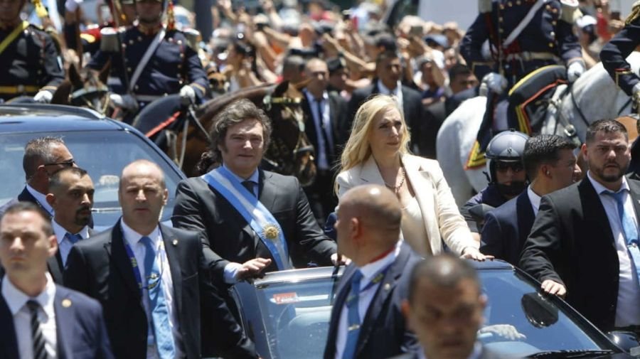 Fotogalería de la asunción de Milei: los invitados, las risas con Cristina Kirchner, la calle y el paseo con Karina
