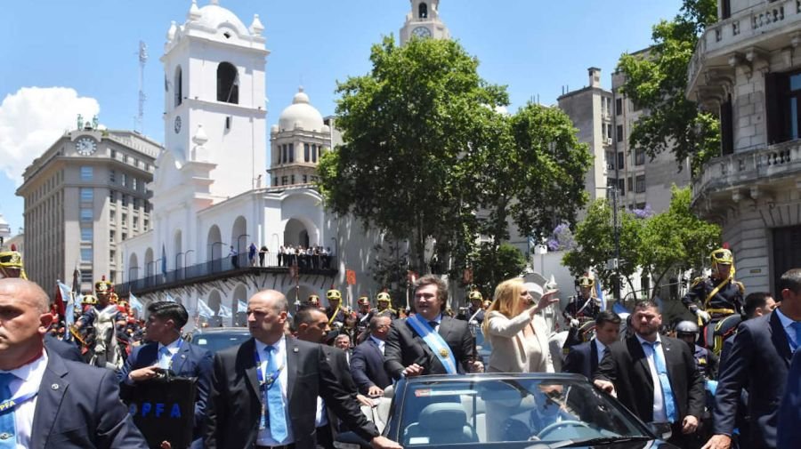 Fotogalería de la asunción de Milei: los invitados, las risas con Cristina Kirchner, la calle y el paseo con Karina