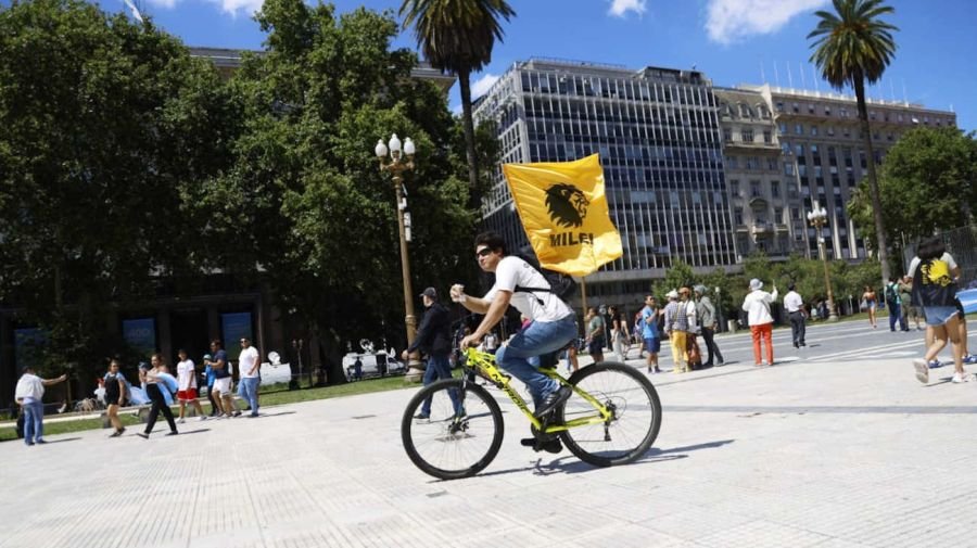 Fotogalería de la asunción de Milei: los invitados, las risas con Cristina Kirchner, la calle y el paseo con Karina