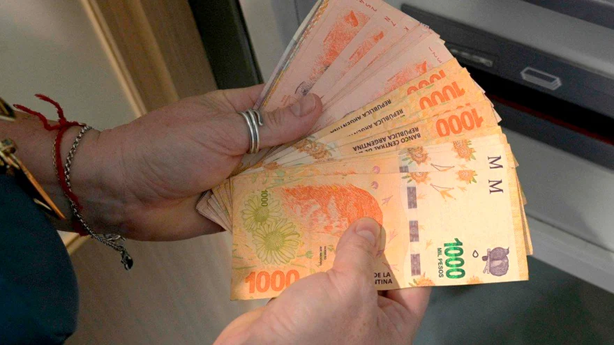 Comienza el pago del bono de $18.000: ¿quiénes lo cobrarán primero?