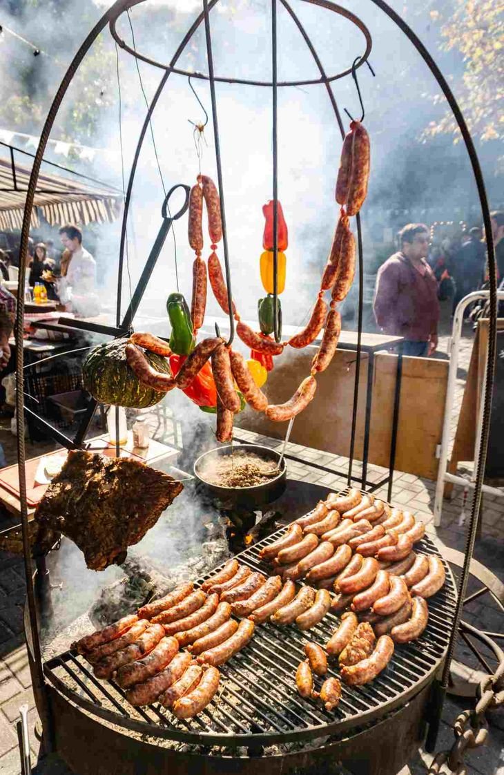 Vuelve la feria gastronómica que homenajea al choripán: cuándo y dónde se realizará