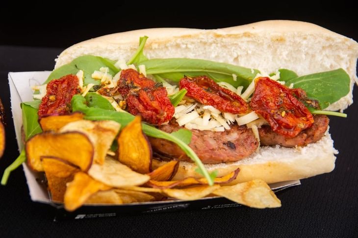 Vuelve la feria gastronómica que homenajea al choripán: cuándo y dónde se realizará