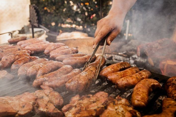 Vuelve la feria gastronómica que homenajea al choripán: cuándo y dónde se realizará