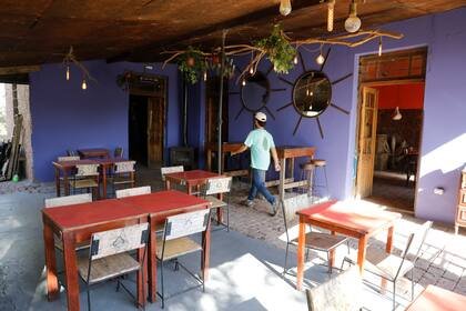 Escapadas: las mejores picadas, sabores caseros y boliches antiguos en un pueblo a 100 kilómetros de Capital