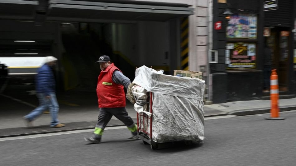 Según el INDEC, la pobreza alcanzó el 36,5% y tiene 10,6 millones de víctimas