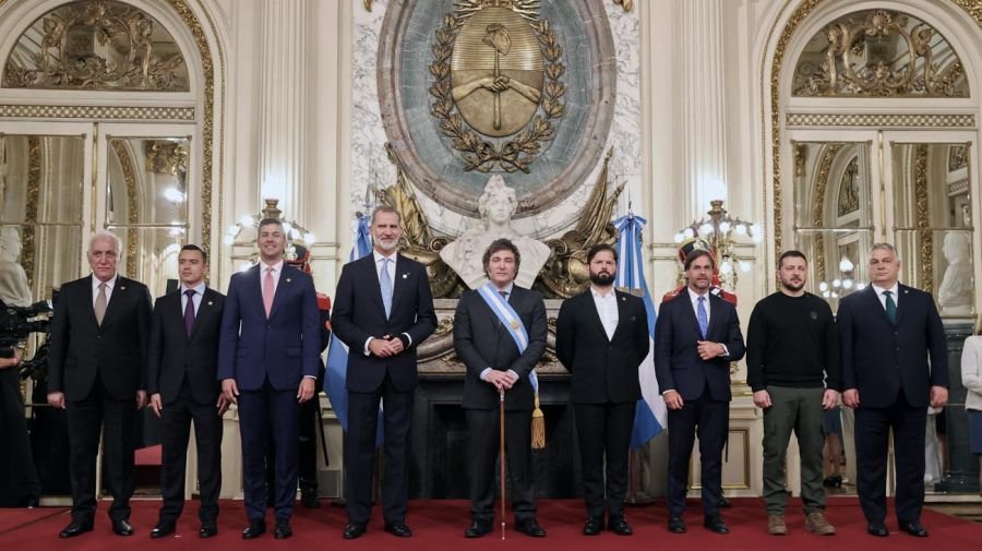 Fotogalería de la asunción de Milei: los invitados, las risas con Cristina Kirchner, la calle y el paseo con Karina