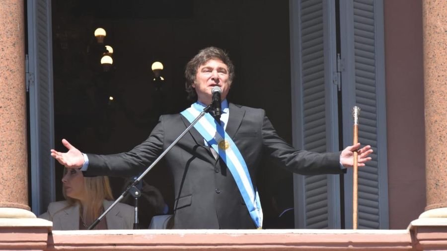 Fotogalería de la asunción de Milei: los invitados, las risas con Cristina Kirchner, la calle y el paseo con Karina