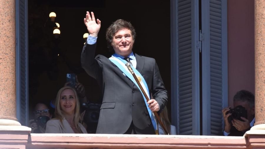 Fotogalería de la asunción de Milei: los invitados, las risas con Cristina Kirchner, la calle y el paseo con Karina