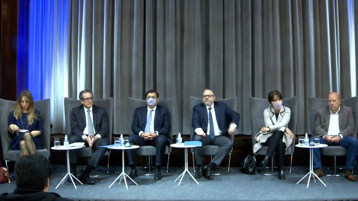 En medio de las internas por Guzmán, Manzur junta al gabinete y el albertismo planta a su equipo económico