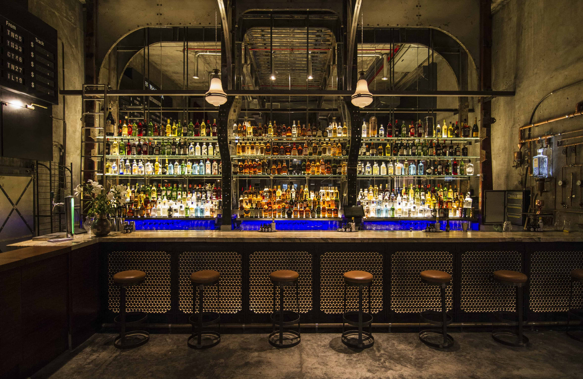 Existen bares temáticos que te trasladan a diferentes espacios y lugares del mundo para disfrutar de una experiencia gastronómica distinta en Buenos Aires.