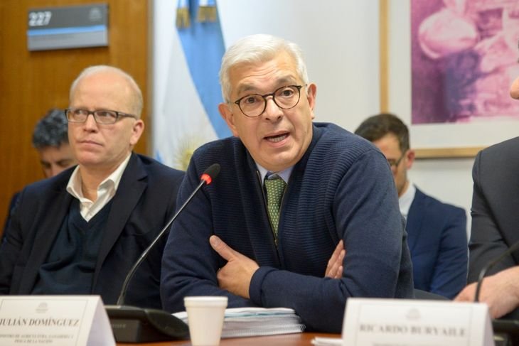 Renunció Julián Domínguez al ministerio de Agricultura, Pesca y Ganadería